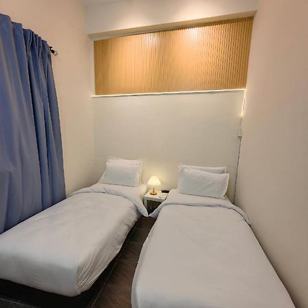 Ww Hostel 22A Private Shower George Town Buitenkant foto