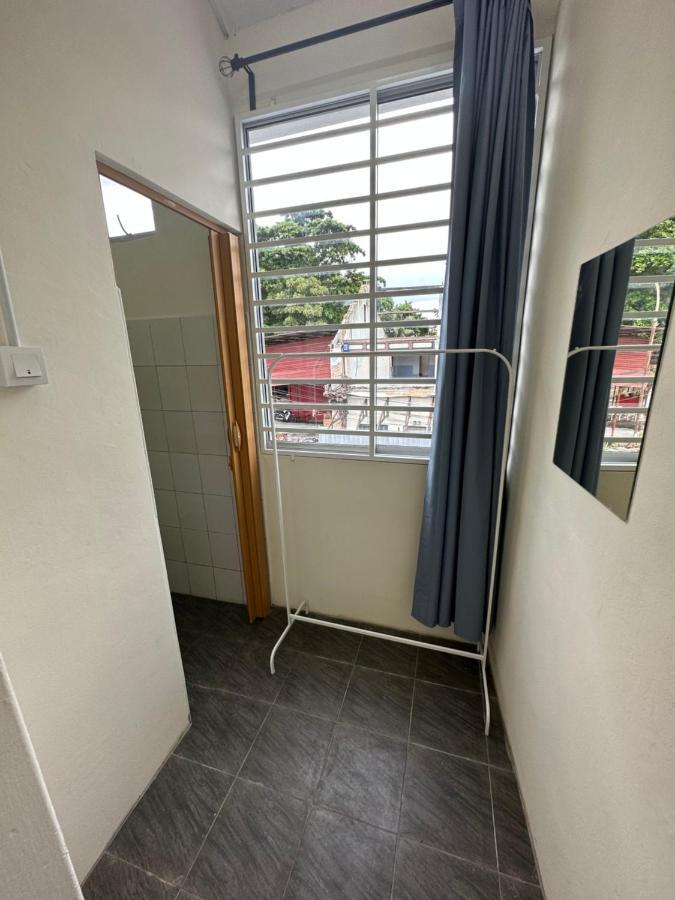 Ww Hostel 22A Private Shower George Town Buitenkant foto