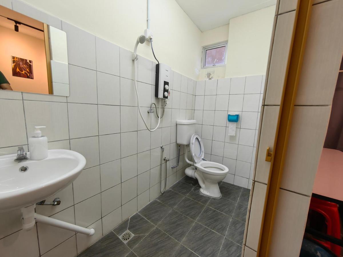 Ww Hostel 22A Private Shower George Town Buitenkant foto