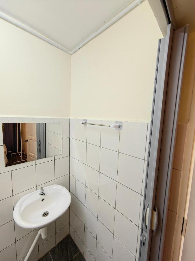 Ww Hostel 22A Private Shower George Town Buitenkant foto