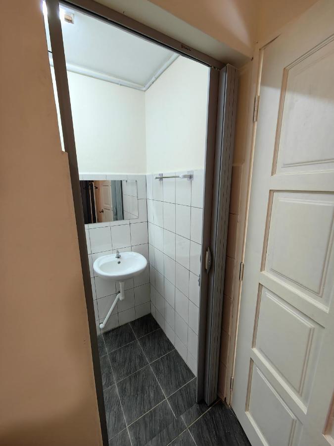 Ww Hostel 22A Private Shower George Town Buitenkant foto